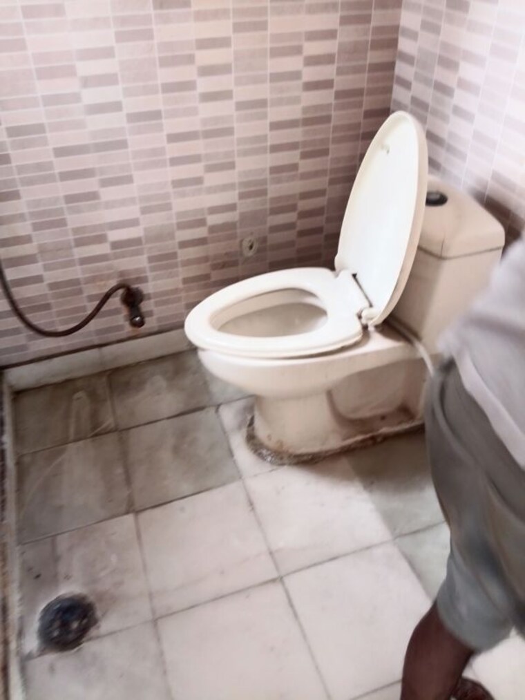 Bathroom, rwa-apartments-sector-26 1.5 Bedroom 650 Sq.Ft. Builder Floor In Sector 26 Noida 10232899