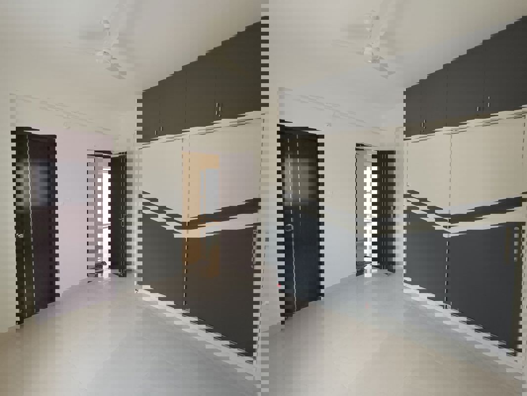 3 BHK 1600 Sq.Ft. Apartment in Lakshmis Emperia