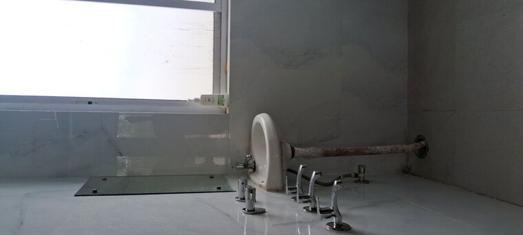 Bathroom, sarita vihar 1 RK 450 Sq.Ft. Apartment In Sarita Vihar Delhi 10232897