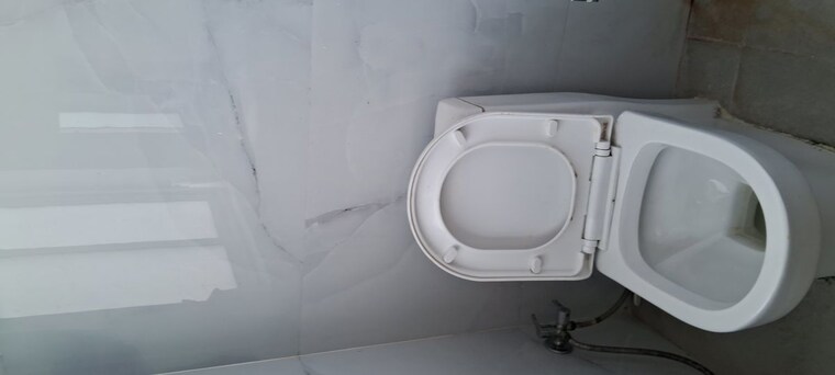 Bathroom, sarita vihar 1 RK 450 Sq.Ft. Apartment In Sarita Vihar Delhi 10232897