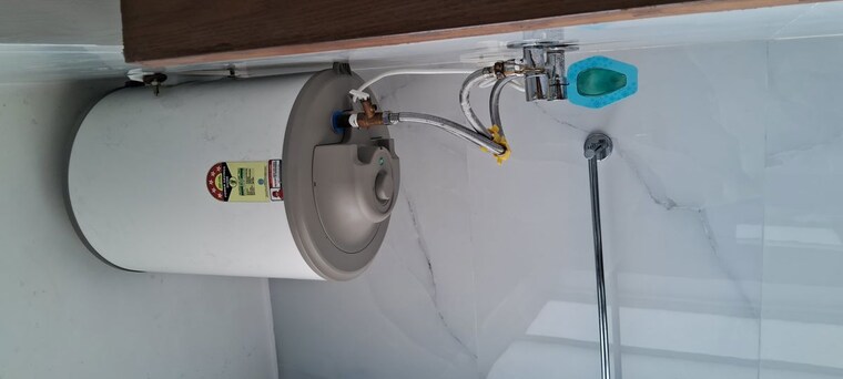 Bathroom, sarita vihar 1 RK 450 Sq.Ft. Apartment In Sarita Vihar Delhi 10232897