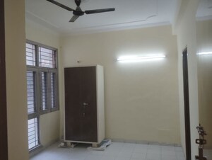 Room in 3 BHK Builder Floor at Ansal Executive Residency, Sushant Lok ii – for Rent