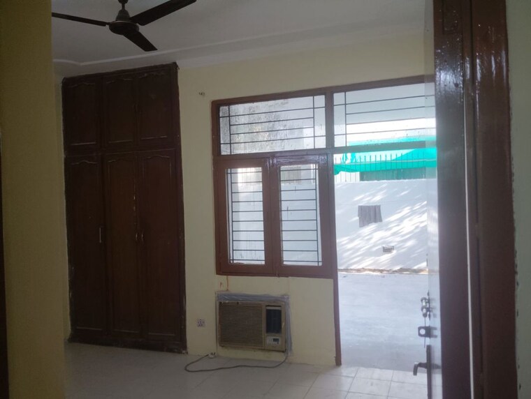 Other, ansal-executive-residency 3 Bedroom 1350 Sq.Ft. Builder Floor In Sushant Lok ii Gurgaon 9582718