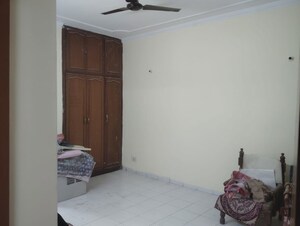 Room in 3 BHK Builder Floor at Ansal Executive Residency, Sushant Lok ii – for Rent