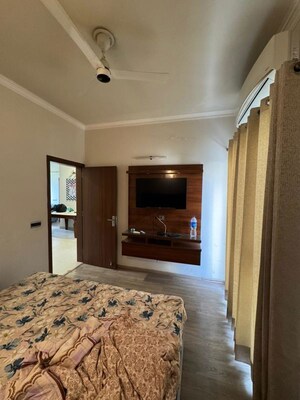 Bedroom in 2 BHK Builder Floor at Auram Floor, South City 2 – for Rent