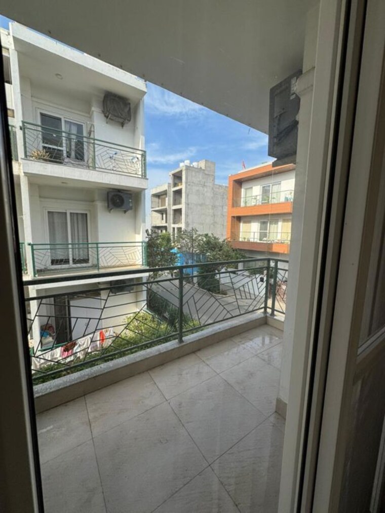 Balcony, auram-floor 2 Bedroom 1500 Sq.Ft. Builder Floor In South City 2 Gurgaon 10232910