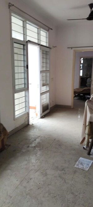 Staircase in 3 BHK Apartment at Eldeco Saubhagyam, Vrindavan Yojna – for Sale