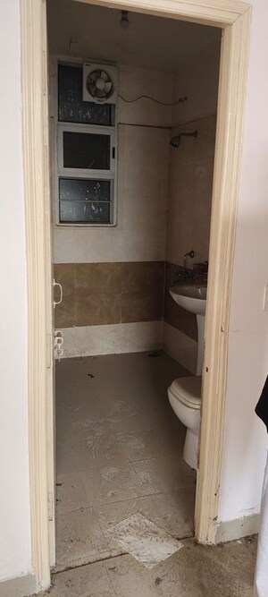 Bathroom in 3 BHK Apartment at Eldeco Saubhagyam, Vrindavan Yojna – for Sale