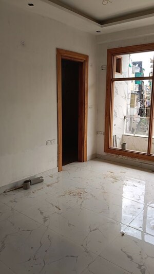 Room in 4 BHK Builder Floor at Shalimar Garden Extension I – for Sale