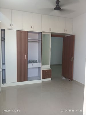 Room in 2 BHK Apartment at Pyramid Midtown, Sector 59 – for Rent