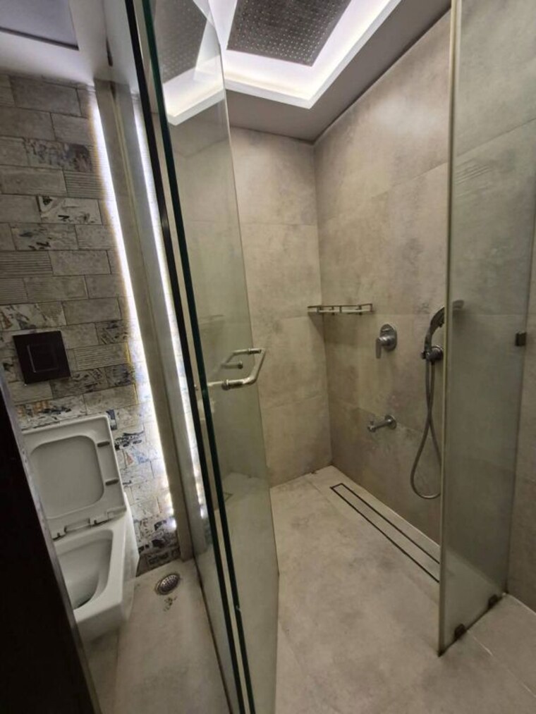 Bathroom, versova-gayatri 2.5 Bedroom 900 Sq.Ft. Apartment In Andheri West Mumbai 10233007