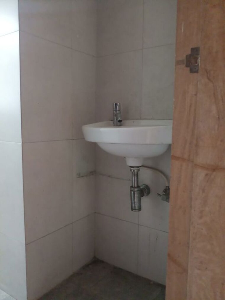 Bathroom, garnet-paladium Commercial Office Space 1450 Sq.Ft. In Goregaon East Mumbai 10233014