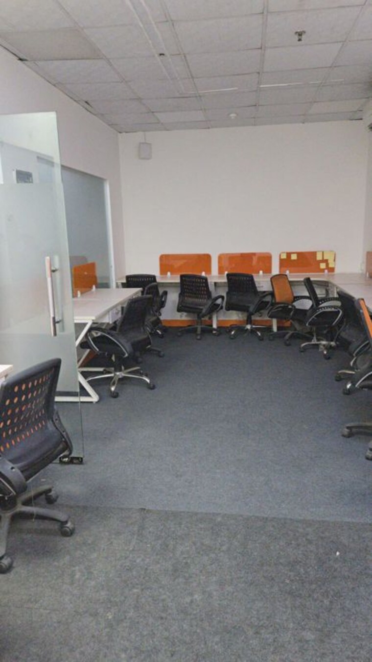  Parking, sector 3 Commercial Office Space 650 Sq.Ft. In Sector 3 Noida 10233026