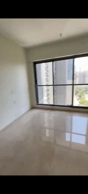 Room in 2 BHK Apartment at Kalpataru Elitus, Mulund West – for Rent