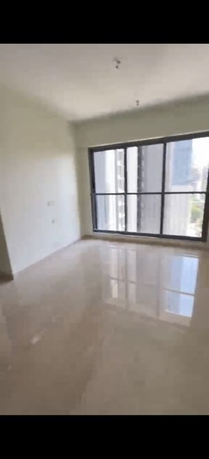 Room in 2 BHK Apartment at Kalpataru Elitus, Mulund West – for Rent