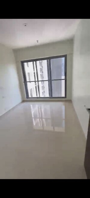 Room in 2 BHK Apartment at Kalpataru Elitus, Mulund West – for Rent