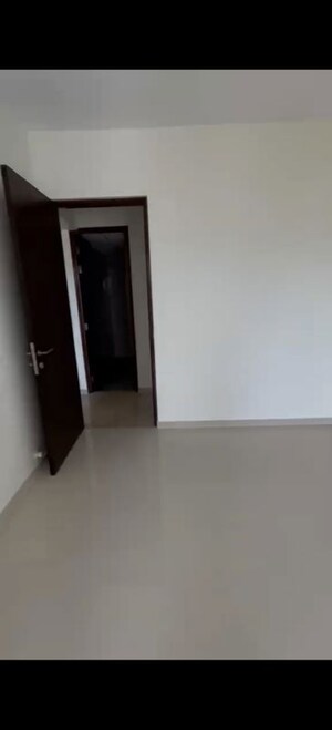 Furnished Amenities in 2 BHK Apartment at Kalpataru Elitus, Mulund West – for Rent
