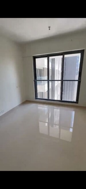 Room in 2 BHK Apartment at Kalpataru Elitus, Mulund West – for Rent