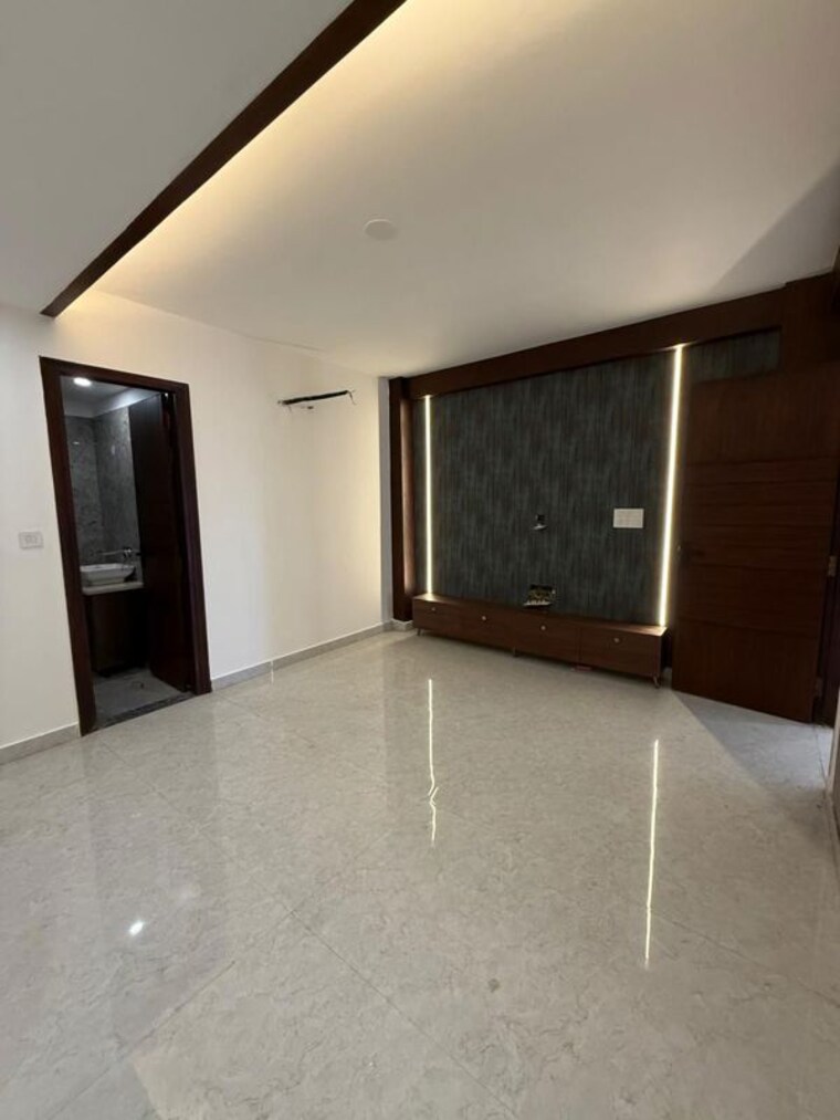 Room, sector 28 4 Bedroom 362 Sq.Yd. Builder Floor In Sector 28 Faridabad 10233050