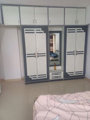 Room in 3 BHK Apartment at Awesome Heights, Andheri East – for Rent