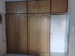 Room in 3 BHK Apartment at Awesome Heights, Andheri East – for Rent