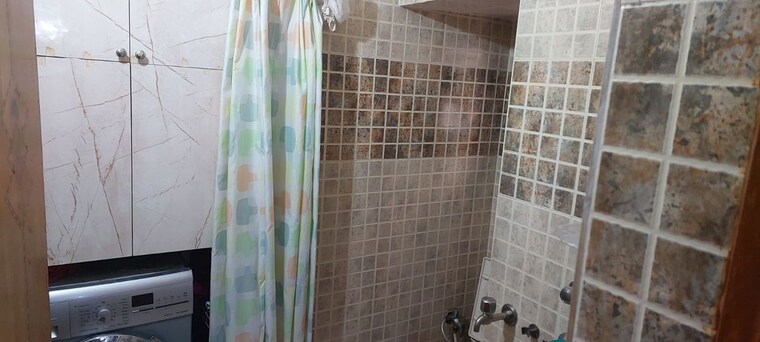 Bathroom, ip extension 3 Bedroom 1600 Sq.Ft. Apartment In Ip Extension Delhi 10233138
