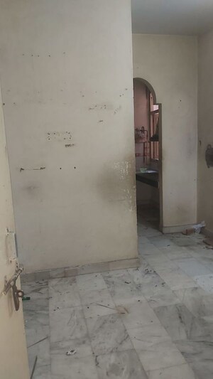 Room in 1.5 BHK Builder Floor at Mayur Vihar – for Rent