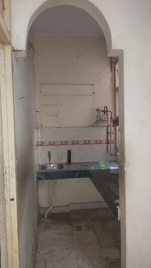 Bathroom in 1.5 BHK Builder Floor at Mayur Vihar – for Rent