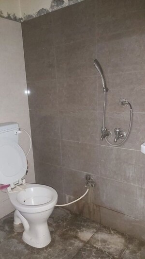 Bathroom in 1.5 BHK Builder Floor at Mayur Vihar – for Rent