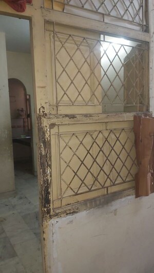 1.5 BHK Builder Floor – Entrance View at Mayur Vihar - for Rent