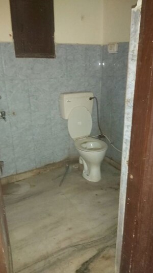 Bathroom in 1.5 BHK Builder Floor at Mayur Vihar – for Rent