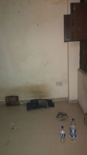 Room in 1.5 BHK Builder Floor at Mayur Vihar – for Rent