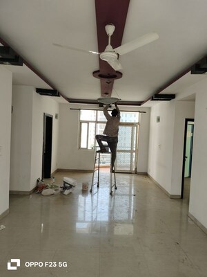 Team Area in 3 BHK Apartment at Omaxe Heights Gomti Nagar, Gomti Nagar – for Rent