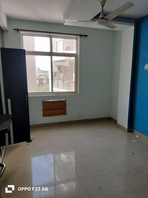 Room in 3 BHK Apartment at Omaxe Heights Gomti Nagar, Gomti Nagar – for Rent