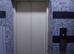 Lift in 4 BHK Builder Floor at Old Rajinder Nagar – for Sale