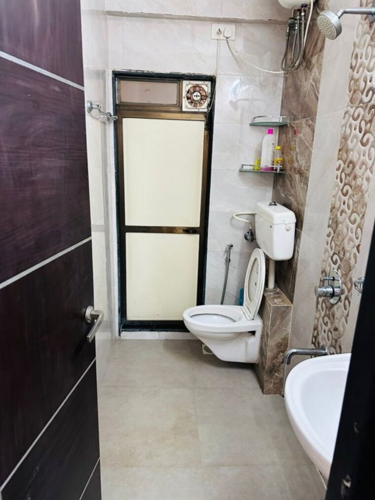 Bathroom, d1-d2-lokupwan-phase-ii-chs-ltd 2 Bedroom 700 Sq.Ft. Apartment In Kapur Bawdi Thane 10233187