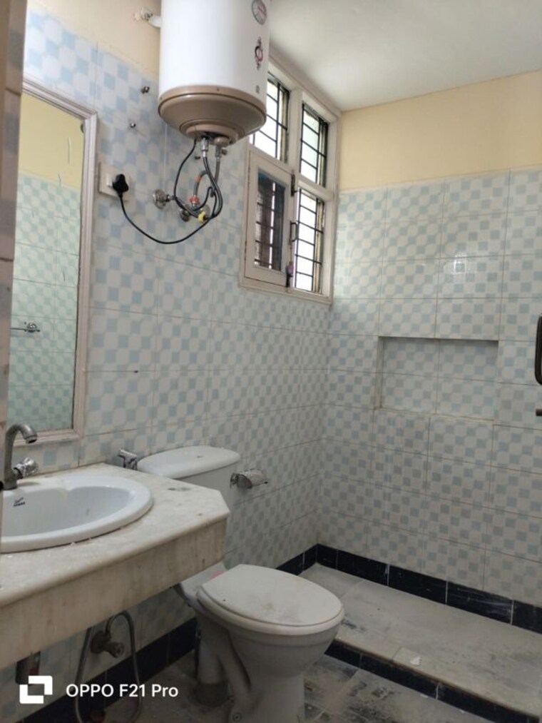 Bathroom, auram-floor 4 Bedroom 500 Sq.Yd. Builder Floor In South City 2 Gurgaon 10233195