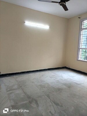 Room in 4 BHK Builder Floor at Auram Floor, South City 2 – for Rent