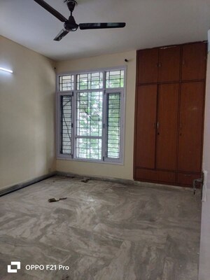 Room in 4 BHK Builder Floor at Auram Floor, South City 2 – for Rent