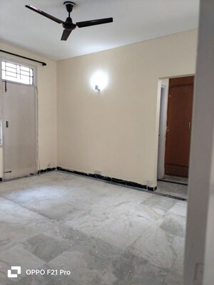 Room in 4 BHK Builder Floor at Auram Floor, South City 2 – for Rent
