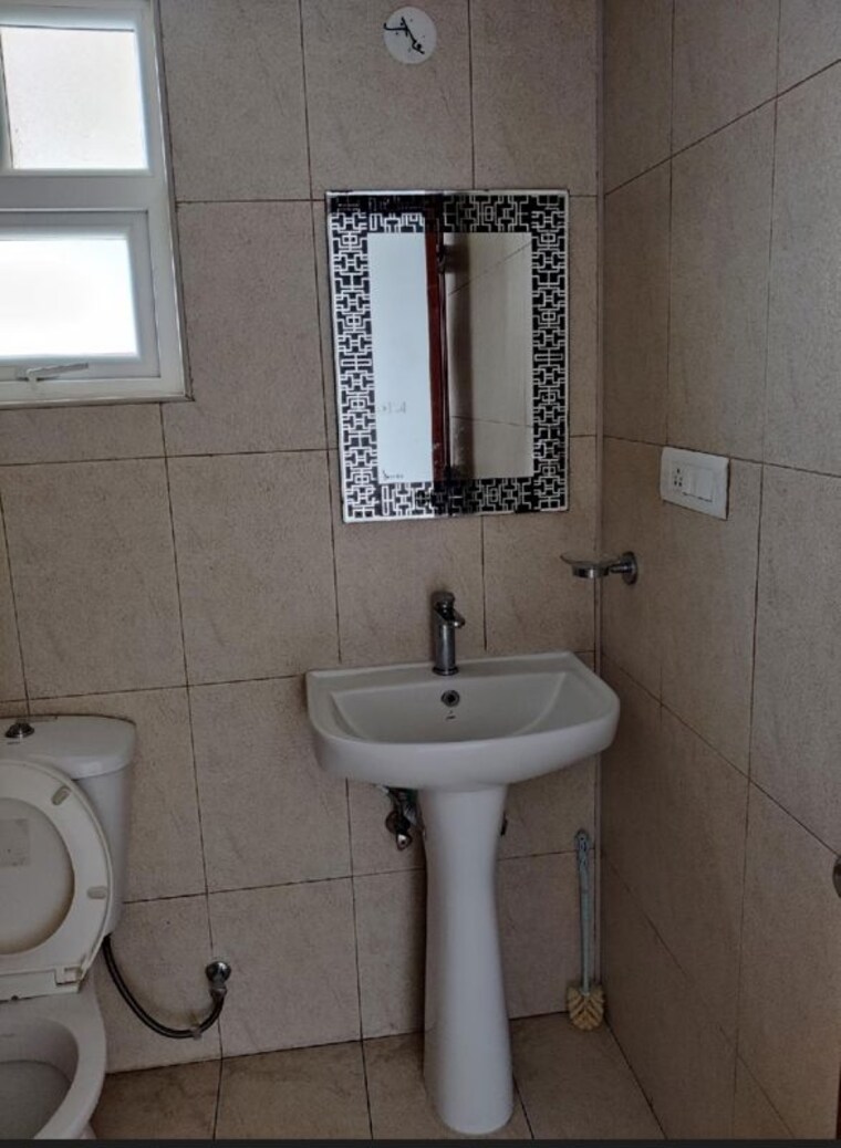 Bathroom, prestige-royale-gardens 1 Bedroom 697 Sq.Ft. Apartment In Gantiganahalli Bangalore 10233223