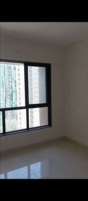 Room in 2 BHK Apartment at Bhoiwada – for Rent