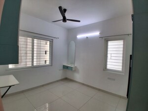 Room in 2 BHK Apartment at Aparna Zenon, Puppalaguda – for Rent