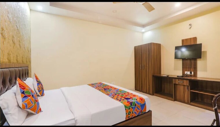 Bedroom, indira nagar 6+ Bedroom 10000 Sq.Ft. Villa In Indira Nagar Lucknow 10233261