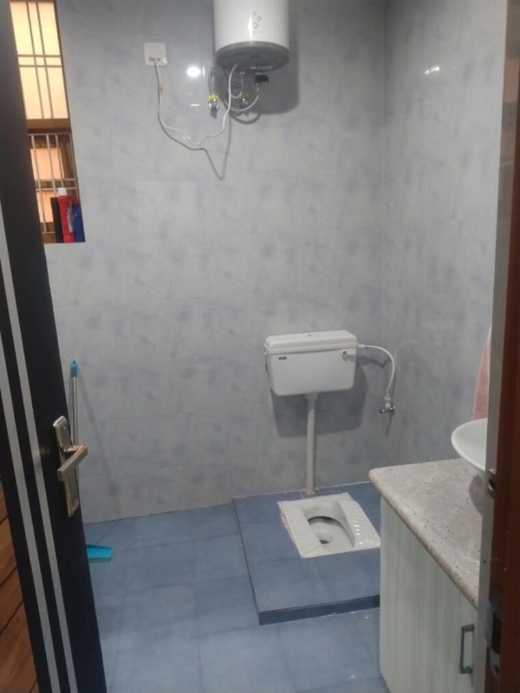 Bathroom, vikas nagar 6+ Bedroom 6000 Sq.Ft. Villa In Vikas Nagar Lucknow 10233277