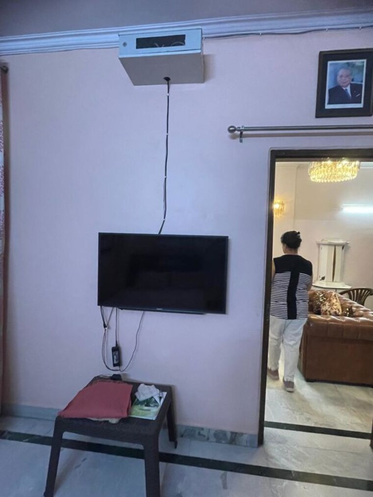undefined, lajpat nagar 4 3 Bedroom 1300 Sq.Ft. Builder Floor In Lajpat Nagar 4 Delhi 10233278