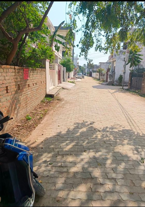 Plot For Sale in Jankipuram