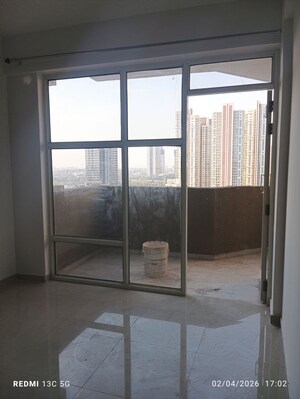 Room in 2 BHK Apartment at Pyramid Midtown, Sector 59 – for Rent