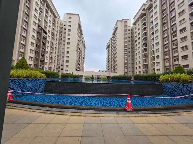 Swimming Pool, provident-park-square 2 Bedroom 1000 Sq.Ft. Apartment In Kanakapura Road Bangalore 10233333