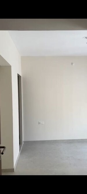 Room in 1.5 BHK Apartment at Dosti West County, Balkum Pada – for Rent